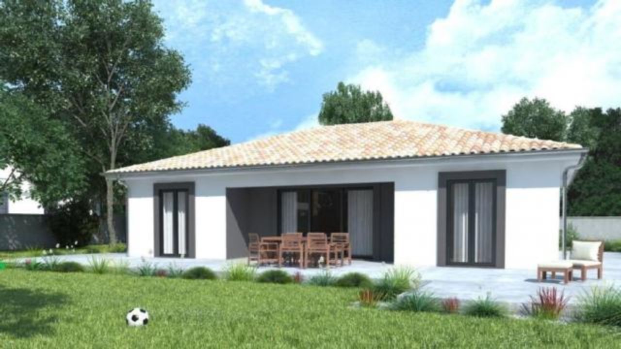 Maison moderne de plain-pied avec une grande terrasse et jardin, située en Bourgogne-Franche-Comté, offrant un espace extérieur convivial pour les activités familiales.